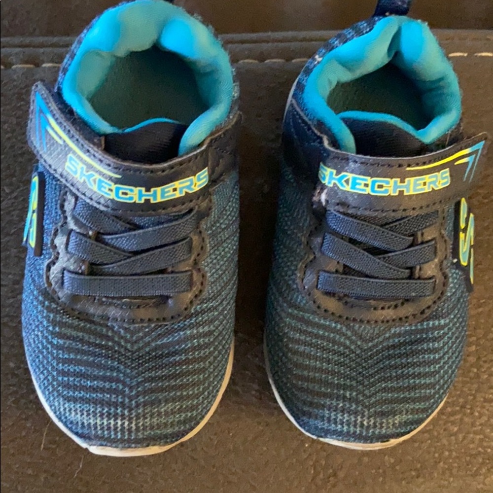 Toddler boy sketchers. EUC